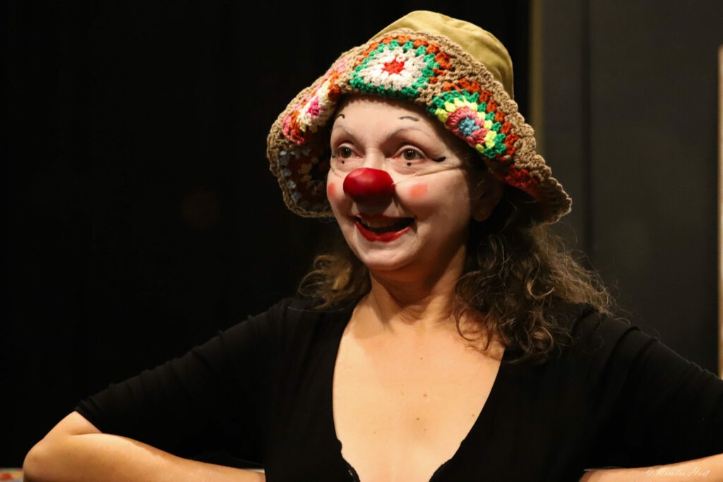 Photo d'un stage " Accueillir son clown " proposé par la Cie Le Voyageur Debout